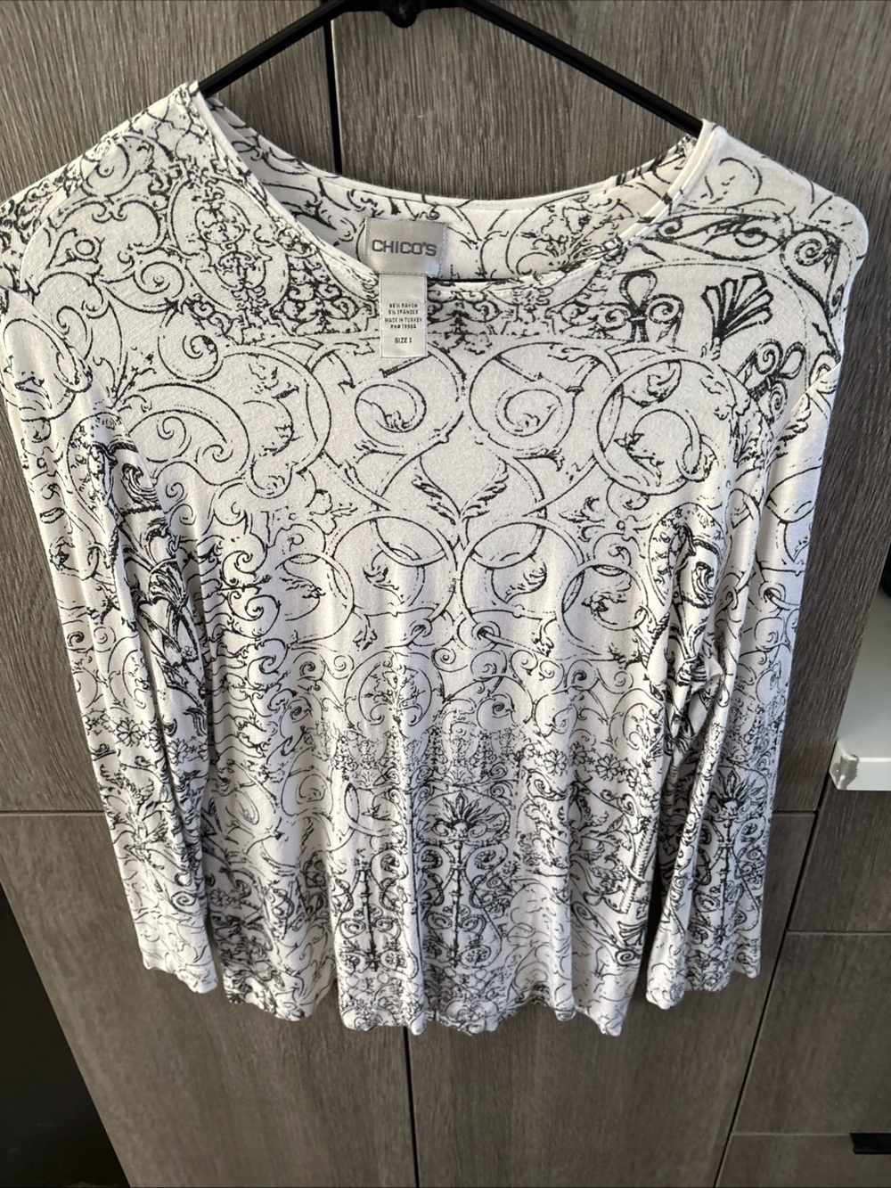 Chico's Black & White Scroll-Pattern Long Sleeve Tee